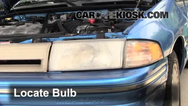 1994 Mercury Tracer 1.9L 4 Cyl. Sedan Éclairage Feu clignotant avant (remplacer l'ampoule)